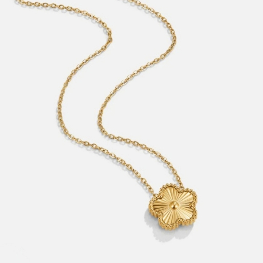 Elegant Gold Clover Pendant Necklace